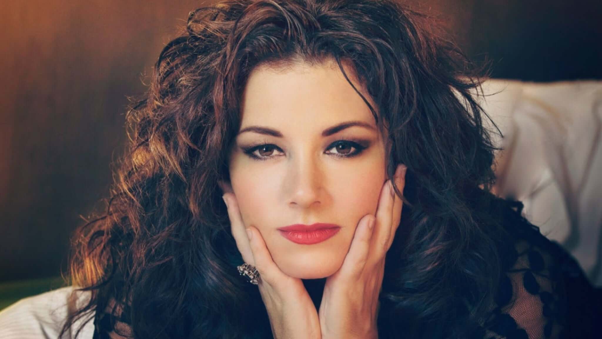 World-Renowned Vocalist MANDY BARNETT World-Renowned Vocalist MANDY BARNETT